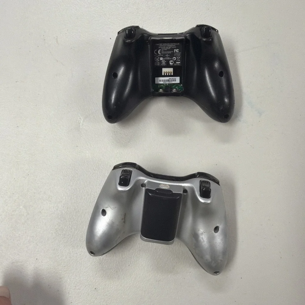 2 Genuine Microsoft Xbox 360 Wireless Controllers OEM Silver Elite And Black
